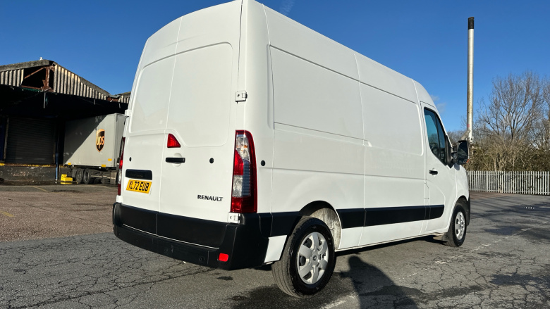 Renault Master Mwb Diesel Fwd MM35dCi 135 Business+ Medium Roof Van